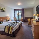 Hotell Garrigae Manoir De Beauvoir Poitiers Sud - & 3*