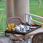 Hotell Garrigae Manoir De Beauvoir Poitiers Sud - &