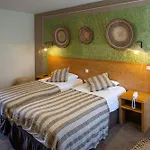 Hotell Garrigae Manoir De Beauvoir Poitiers Sud - &
